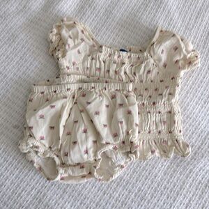 Old Navy muslin baby set